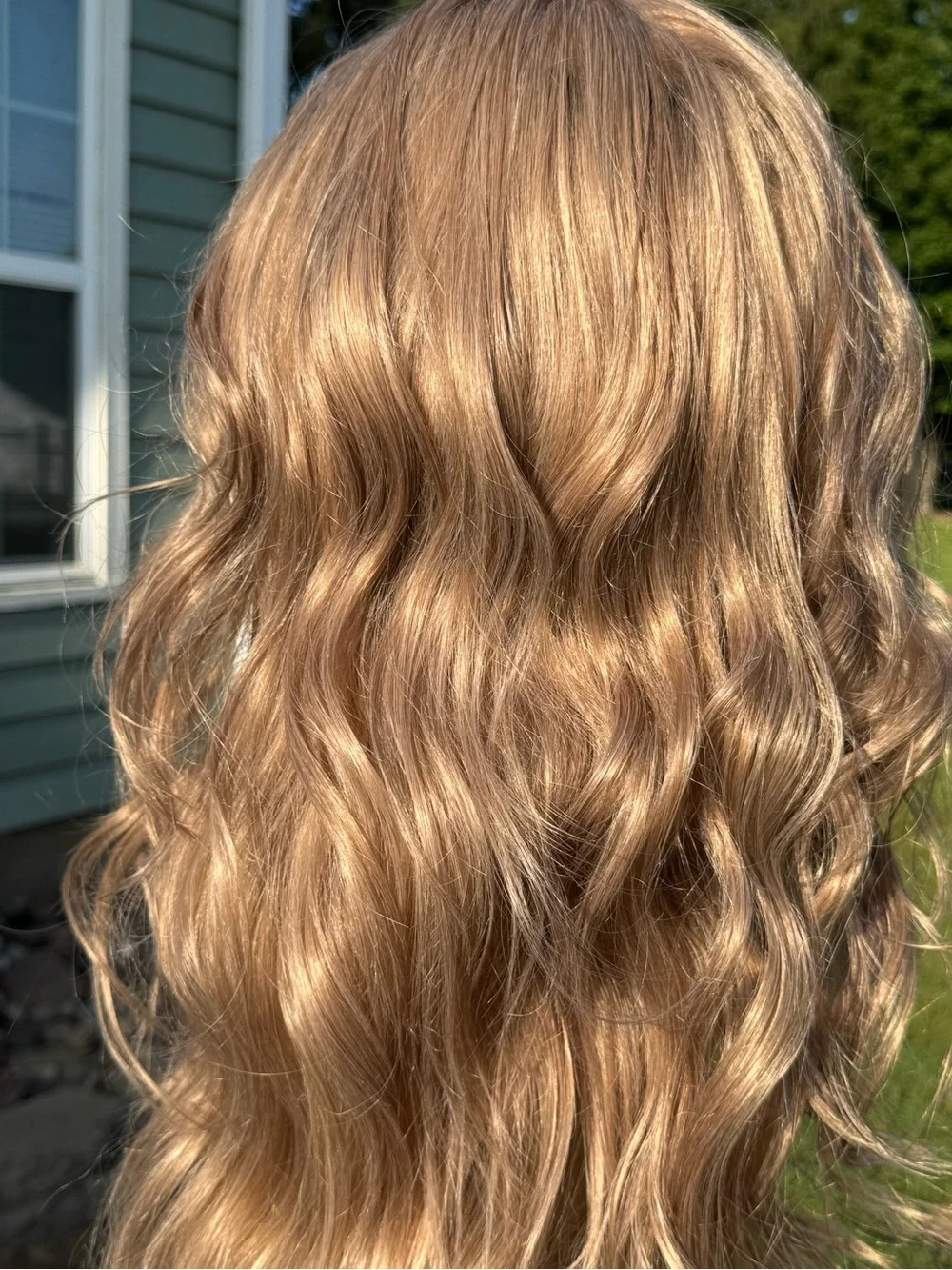 Blonde Wavy Women's Wig - Natural Honey Blonde